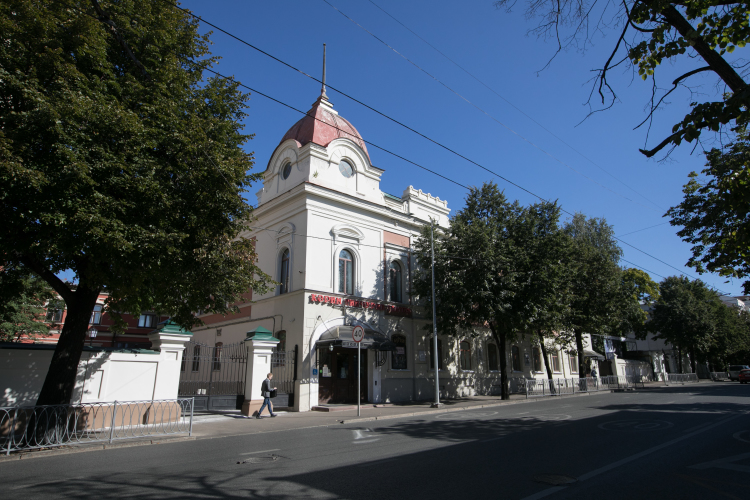 Театр им. Тинчурина переезжает в старое здание театра Камаловского. В перспективе здание-«парус» ожидает ремонт. Пока же взят тайм-аут, чтобы дать труппе сыграться и адаптироваться в новом помещении