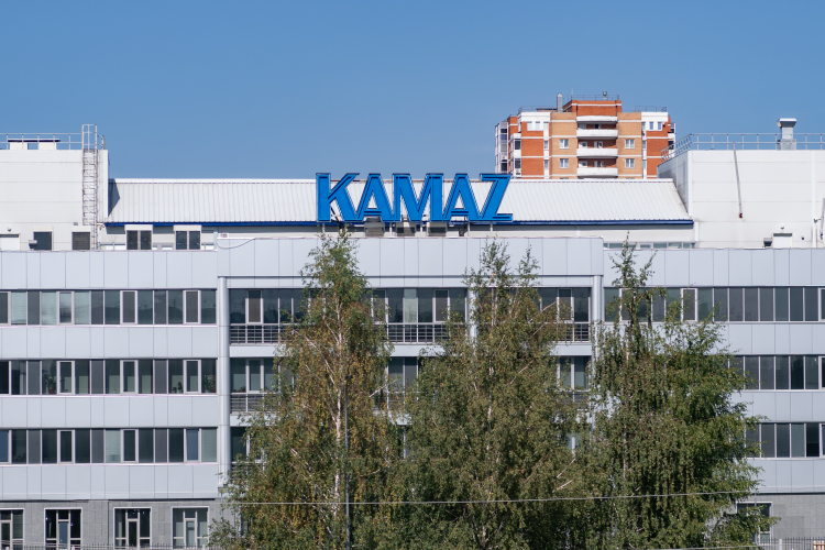 Согласно бухгалтерской отчетности, чистый убыток ПАО «КАМАЗ» по РСБУ за январь–июнь 2025-го составил 20,8 млрд рублей