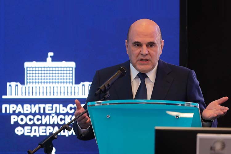 Символично, что премьер-министр Михаил Мишустин приезжает в Казань незадолго до выборов раиса Татарстана, демонстрируя тем самым поддержку Рустама Минниханова на самом высшем федеральном уровне