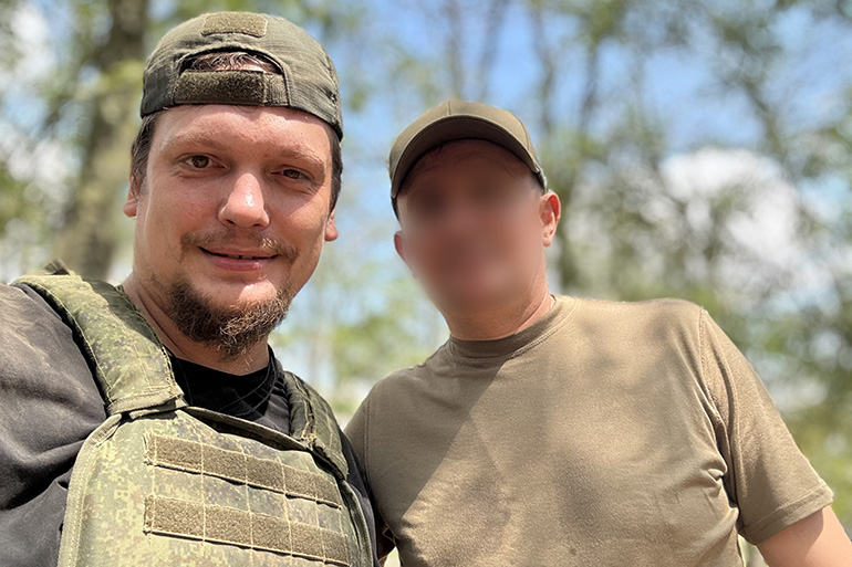 «Почему Кислый?!» — «А потому, что не сладкий», — смеется Кислый