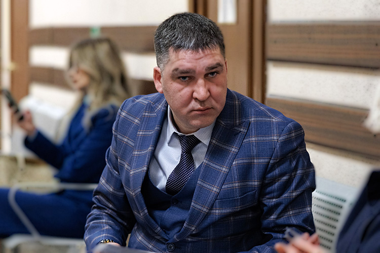«С Владимиром Владимировичем Изааком поработал недолго. Я не буду давать оценку, я просто хочу, чтобы вы обратили внимание на голые факты, которые есть»