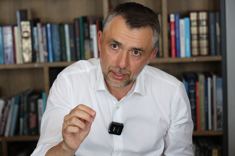 «Я очень внимательно смотрю, изучаю возможности и способности каждого, даю свою обратную связь»