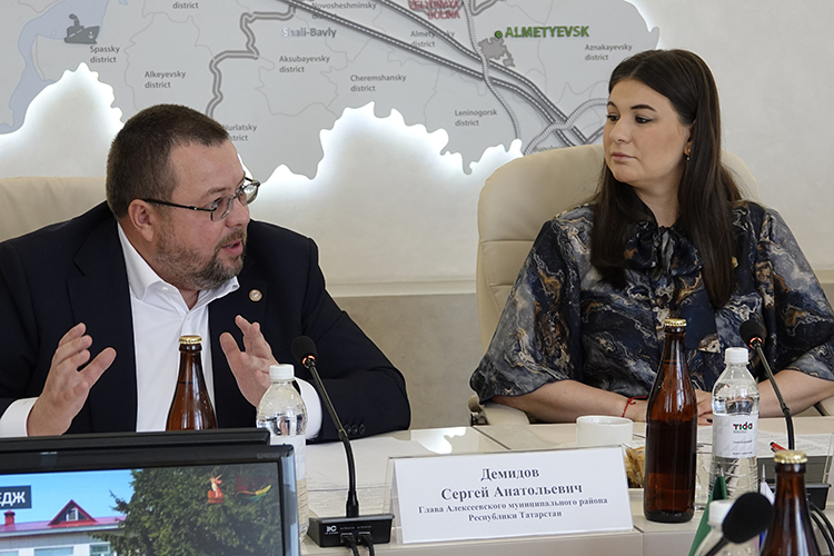 В агентстве инвестиционного района (АИР) Татарстана состоялся муниципальный час, посвященный Алексеевскому району республики