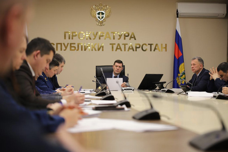 «Огромный объем работы мы проделываем по линии налогового законодательства. А сегодня вы сами прекрасно понимаете, что полноценное поступление налогов — это крайне важная вещь»