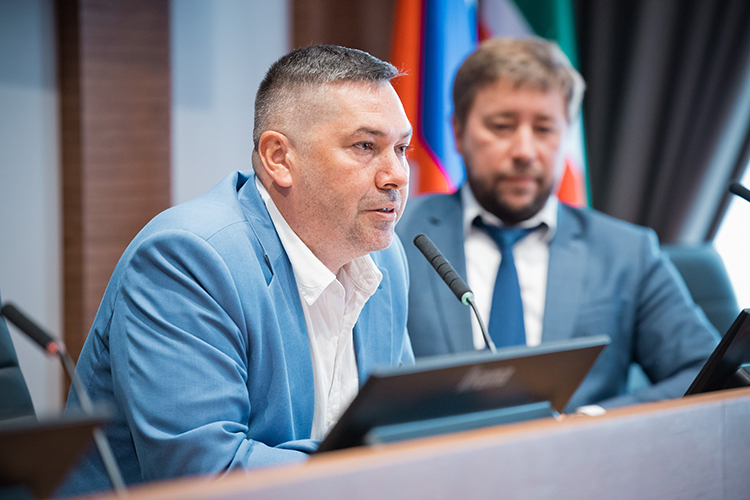 Ленар Зайнутдинов: «При проектировании железобетонные колодцы как будто выигрывают по стоимости, говорят, что в 2 раза полимерный колодец дороже. Но через 15–17 лет ЖБ колодец требует капремонта или полной замены»