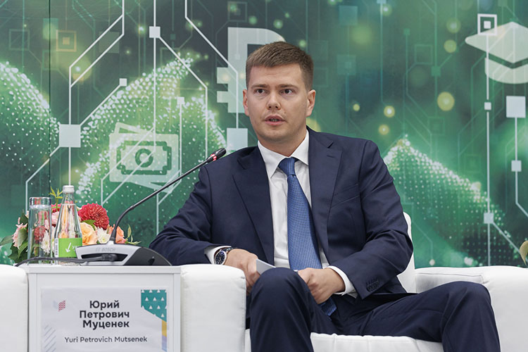 Заместитель министра строительства и жилищно-коммунального хозяйства, выходец из Татарстана Юрий Муценек