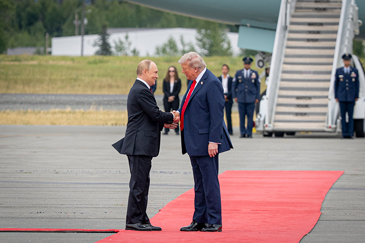 «Самое главное то, что и Дональд Трамп, и Владимир Путин являются политическими реалистами, представителями Realpolitik, что выгодно отличает их от большинства западных политиков, которые чрезвычайно идеологизированы»