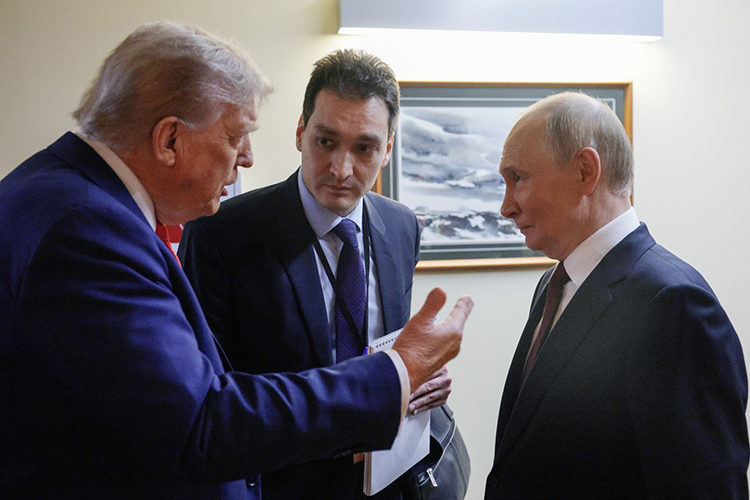 По версии Кремля, беседа президентов России и США продолжалась около 40 минут и носила «откровенный и весьма конструктивный характер»