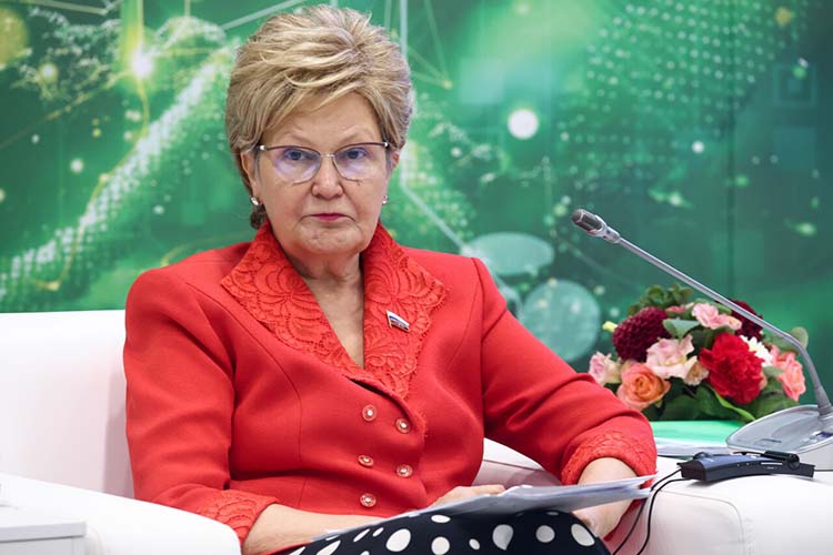 Татьяна Ларионова: «Несмотря на значительное снижение уровня бедности в нашей стране, мы отмечаем, что недостаточная доходность значительной части семей, высокая закредитованность, отсутствие надлежащих условий зачастую не позволяют принимать решение о рождении еще одного ребенка»
