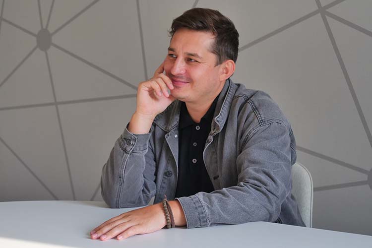 «Я сейчас вам даю интервью и даю от души, по-честному, а не так, что наговорил и ушел. У Бутусова это отношение распространялось на все»