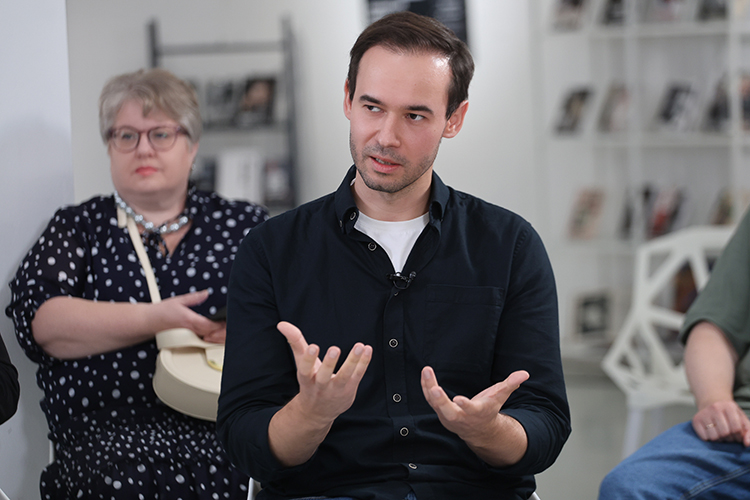 Предприниматель, генеральный директор ГК «Технократия» Булат Ганеев увидел корень успеха Татарстана в сформировавшемся «символическом капитале» и образно описал этот феномен как «татарстанскую этику и дух капитализма», когда предпринимательская энергия направлена на развитие своей малой родины, а не на бегство в столицу