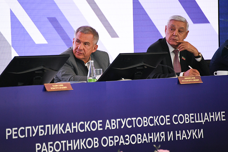 В конце раис обозначил еще один важный вопрос: «Самое главное, в чем мы недорабатываем, — это имидж педагога, чтобы учитель, его авторитет, отношение к нему было особенным»