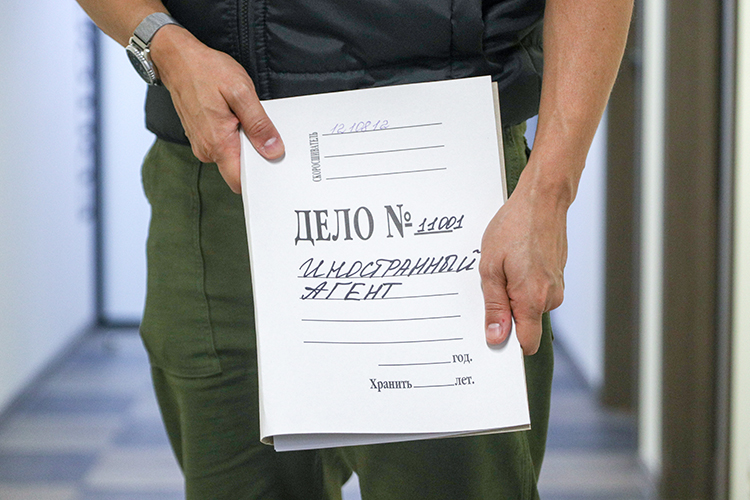 Включение Маркова* в список иноагентов — это «четкие сигналы Системы в адрес тех лиц, кто сотрудничал с Азербайджаном», отметил в своем канале «Фетисов. Мнение» политтехнолог Дмитрий Фетисов