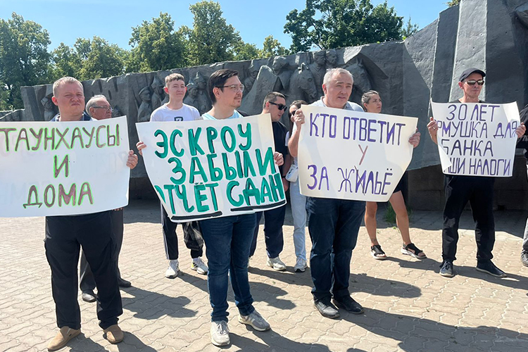 «Сегодня все максимально включены в работу по решению вопроса с поддержкой семей, пострадавших участников ИЖС», — уверен Вольфсон
