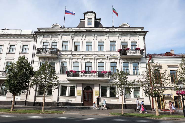Уже в четверг, 28 августа, с балкона городской мэрии будет литься музыка и поэзия