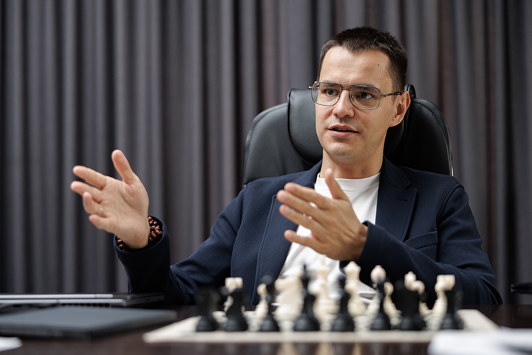 Айдар Мифтахов: «У меня нет культа достигаторства или готовой формулы успеха. Моя собственная модель — это скорее упорный, порой даже тяжелый труд. Все дается большой ценой и усердием. Это не самый легкий путь, но он честный и свой»