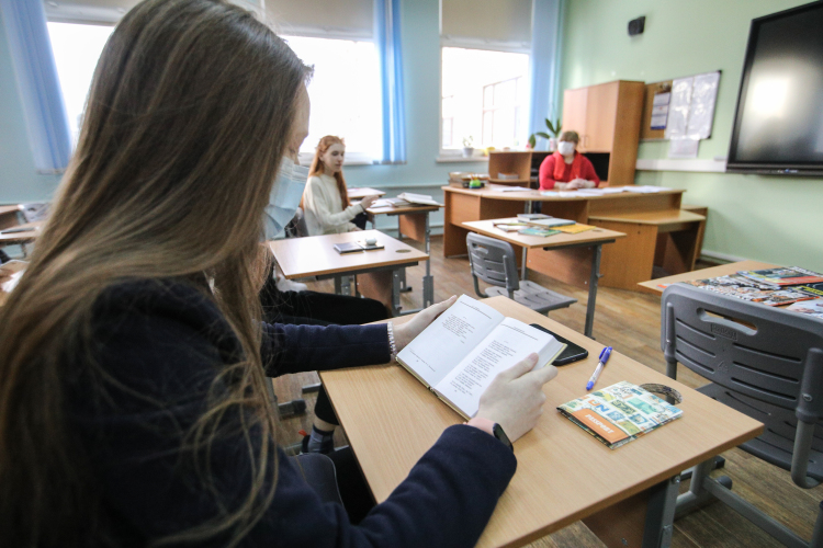 «Мы провели эксперимент: учитель высшей квалификационной категории, эксперт ЕГЭ выполняет задание на высокий балл за 50 минут, а искусственный интеллект — всего за 44 секунды»