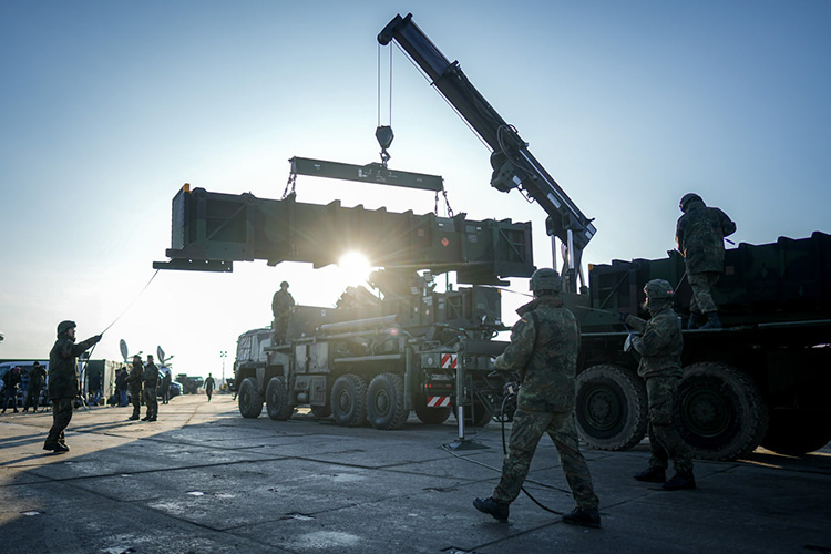 «Бесплатную военную технику администрация Трампа перестала передавать Украине. Теперь США продают европейцам вооружение за деньги»