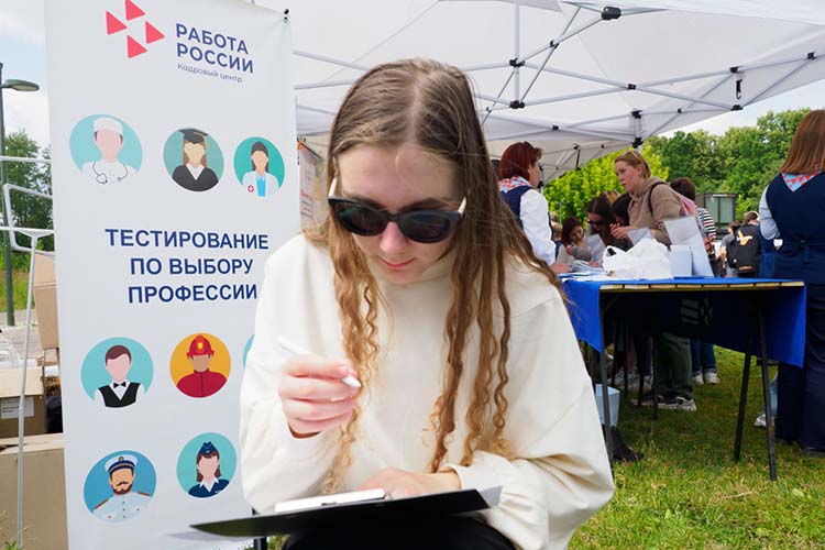 «Молодые люди живут в иллюзии, что деньги должны зарабатываться быстро»