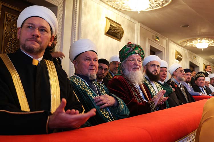 Не смог приехать главный муфтий ДУМ РФ Равиль Гайнутдин, но его представлял первый заместитель Дамир Мухетдинов