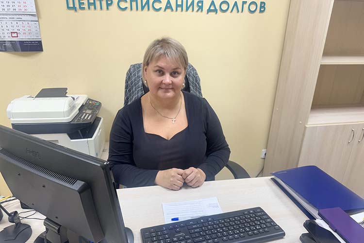 Анна Харламова заверила, что постарается убедить суд оставить за ветераном и дом, и квартиру, чтобы ветеран, который сполна отдал долг Родине, смог спокойно проводить свою старость и решать, где ему проживать с комфортом