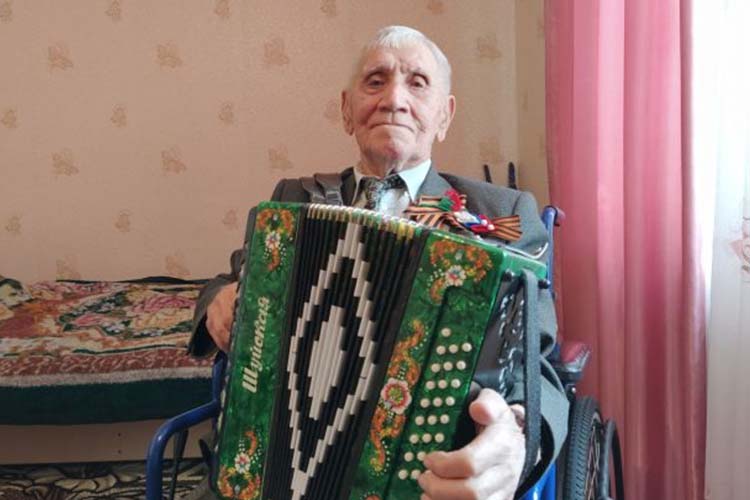 Накипу Мубаракшиновичу тягаться с взыскателем сложно, ведь это застройщик суперэлитной недвижимости в Москве. Ветеран, который этих денег и в глаза не видел, рискует остаться без дома в родном селе