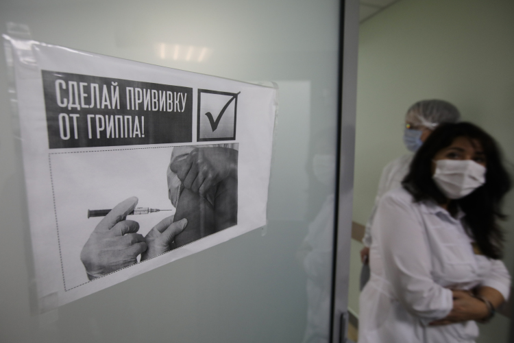«У нас эпидемия гриппа по приказу минздрава России начинается. Как минздрав издал приказ, что началась эпидемия гриппа, ставят диагноз «грипп» людям, а до этого у всех — ОРЗ»