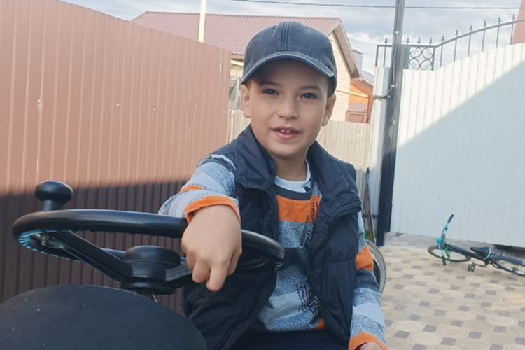У 7-летнего Булата Гатауллина из Альметьевска детский аутизм