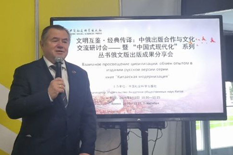 Сергей Глазьев подробно остановился на роли государства, которое не командует, а направляет экономику таким образом, что все ее составные части работают в интересах повышения общественного благосостояния