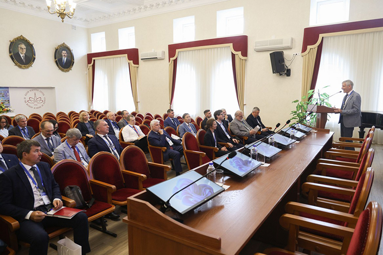 Накануне в Казанском научном центре (КазНЦ) РАН впервые за пять лет собрались директора региональных отделений Российской академии наук из 13 городов России