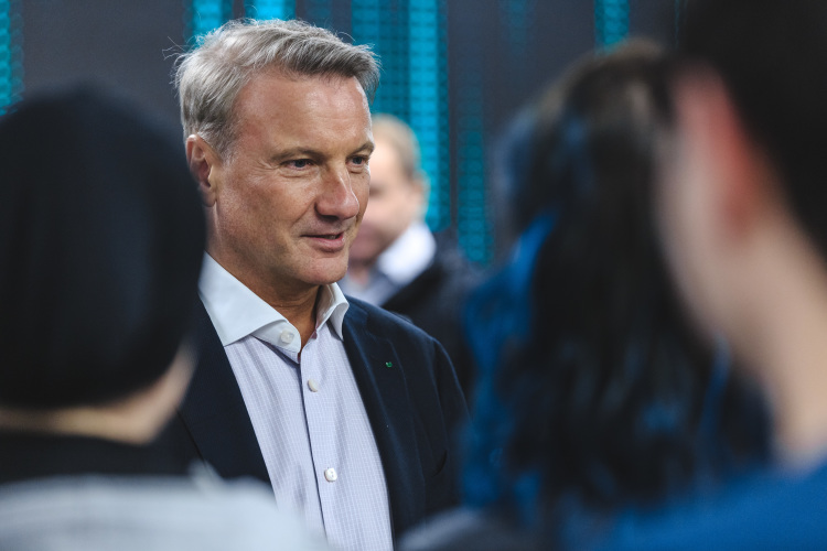 Герман Греф: «По нашим оценкам, курс должен до конца года ослабляться, что снизит риски экспортеров и бюджета»