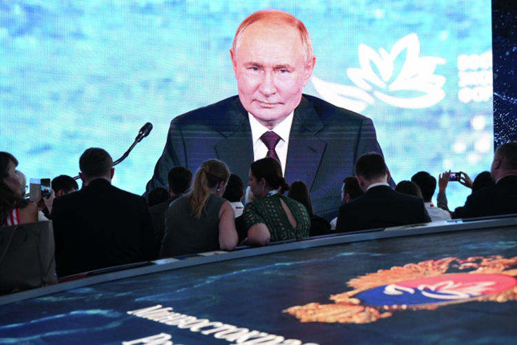 Путин о снижении ставки ЦБ: «Грефа спросите – остановилось кредитование? Нет!»