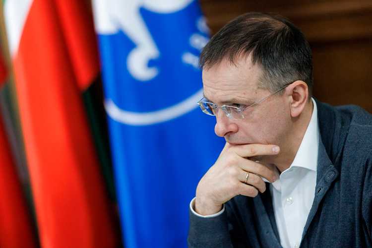 Владимир Мединский может стать замглавы АП РФ вместо Дмитрия Козака, пишет «Незыгарь»*, если последний станет полпредом в Северо-Западном федеральном округе