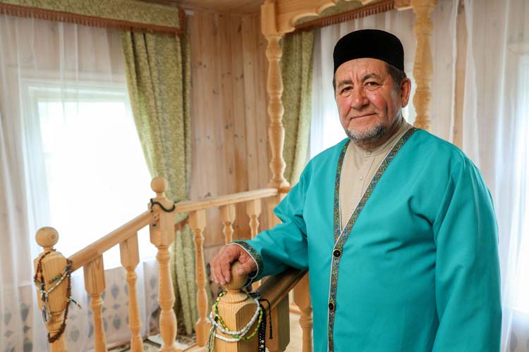 «Я очень осторожно приходил к вере, а есть такие, которые приходят в религию и сразу начинают все запрещать для себя и других»