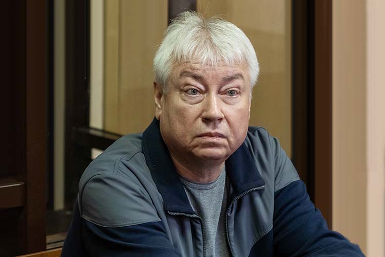 Опальному банкиру-сидельцу Роберту Мусину вернули сразу 18 земельных участков, расположенных в коттеджном поселке «Резиденция Обухово». Участки будут проданы, а вырученные средства пойдут кредиторам, которые ждут своих денег уже 8 лет