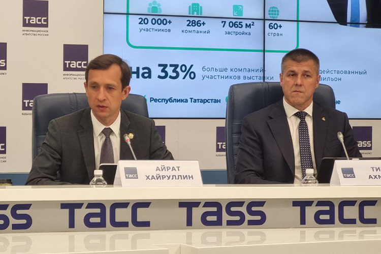«Татарстан может стать таким евразийским хабом, экспортером решений для глобального Юга, — мечтательно произнес Хайруллин. — Россия и РТ имеют суперуспешный опыт в работе цифровой экономики»