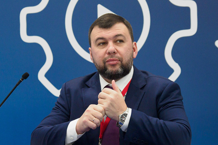 Пушилин радовался строительству в регионе нового перинатального центра, ремонту 24 медучреждений и строительству 18 фельдшерско-акушерских пунктов только в этом году, новым школам и детсадам