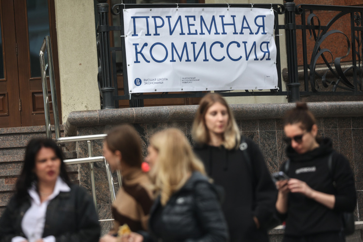 Что касается обучения после школы, то в вузах серьезная конкуренция, и по обеспеченности бюджетными местами на количество населения Москва далеко не на первом месте в стране
