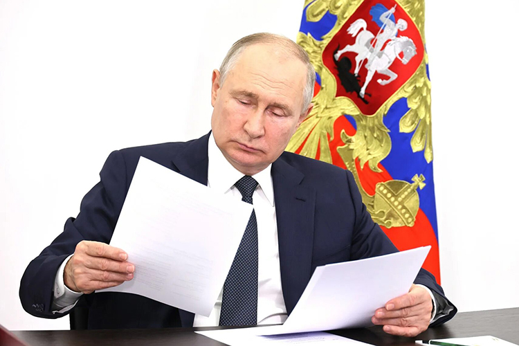 Не секрет, что демографическая ситуация пока оставляет желать лучшего. В декабре 2024 года президент России Владимир Путин на заседании Госсовета призывал переломить негативную тенденцию снижения рождаемости и откладывания времени вступления в брак