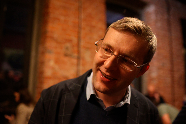 Илья Гращенков: «Каким образом это достигнуто? Видимо, удалось мобилизовать ровно такое количество сторонников действующей власти, которые позволило это (исключительность региона — прим. ред.) продемонстрировать. Некое восточное уважение в адрес федеральных властей»