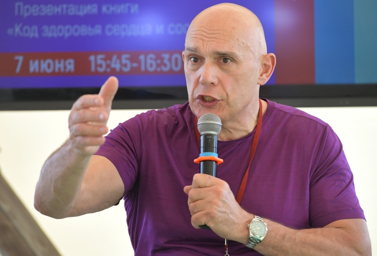 Сергей Бубновский: «Меня не волнует объем мышц в формате бодибилдинга, спорта и прочего. Меня волнует, чтобы мышцы качали кровь, чтобы я получал необходимое количество кислорода и выводил необходимое количество СО2 (углекислого газа). Это обмен веществ.»