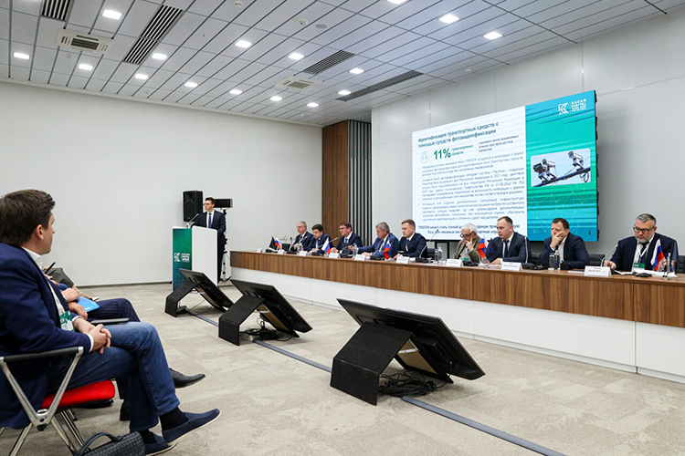 Громкими заявлениями в сфере транспорта отметился минувший вечер на форуме Kazan Digital Week в «Казань Экспо»