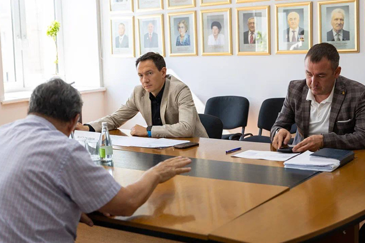 В 2019 году Нагуманов был избран главой Альметьевского района