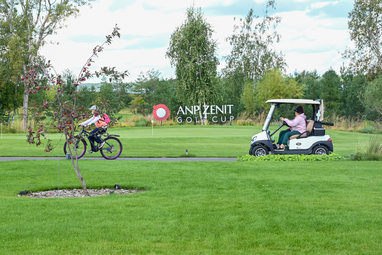 Новый комплекс Ak Bars Golf Club занял почти 100 гектаров. Здесь построено поле на 18 лунок и оборудованы два круглогодичных симулятора