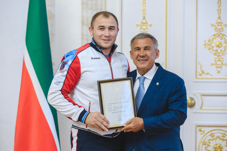«Раиль Нургалиев — 11-кратный чемпион мира. Мы ему аплодируем. Но выйди на улицу у дворца единоборств и спроси про него — максимум один человек скажет: „Слышал где-то“. Почему так?»
