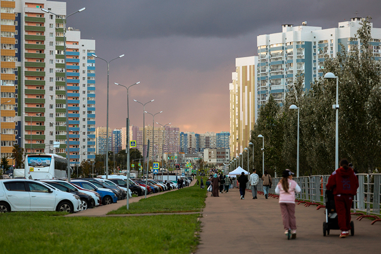 Цена на вторичку стояла на месте, а новостройки не росли так стремительно, как это было раньше. Потому те, у кого имелась возможность покупать жилье, продолжали это делать