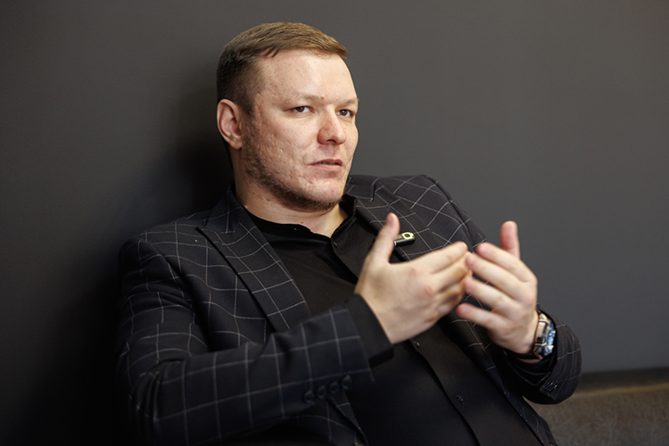 «Мы рискнули, и получилась очень красивая студия. Через три месяца продали ее в два раза дороже — за 3 миллиона»