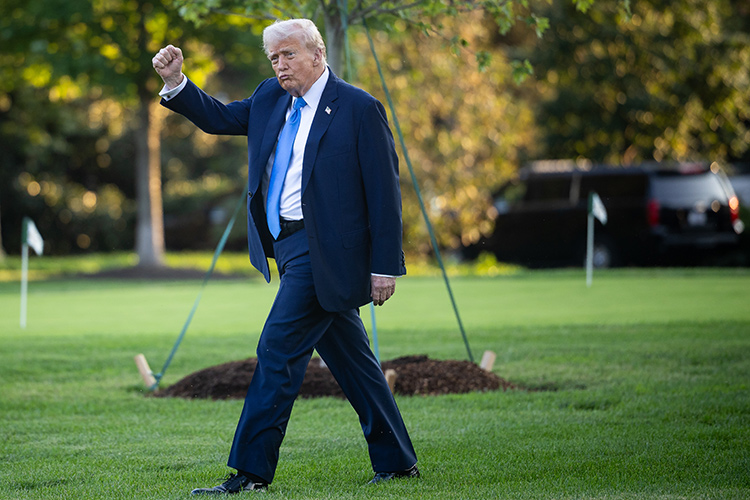 «Сейчас трудно сказать, взаимозаменяемый Дональд Трамп или нет — это покажет жизнь. Однако бессмысленно отрицать, что Трамп — это серьезнейшее явление»