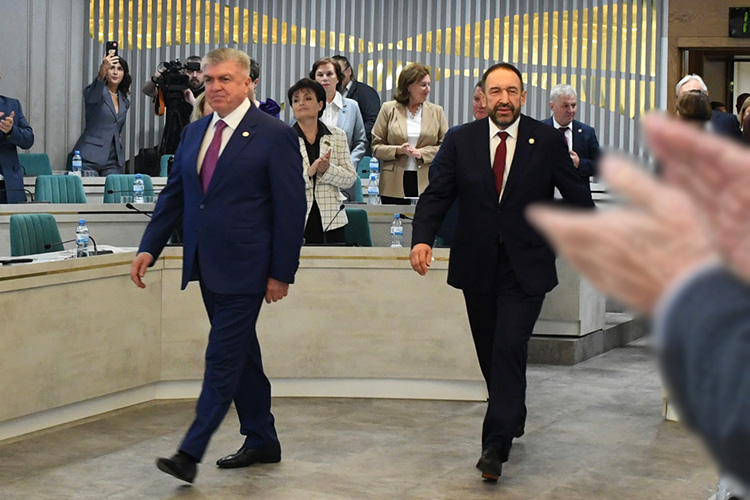 Алексей Песошин на сессии горсовета Набережных Челнов отметил, что готовится законопроект, который позволит многодетным семьям выбрать вариант поддержки: земельный участок или денежная сумма