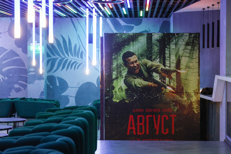 Роман подробно рассказывает о спецслужбе СМЕРШ (сокращение от фразы «Смерть шпионам!»), в которой работали лучшие советские контрразведчики во время Второй мировой войны